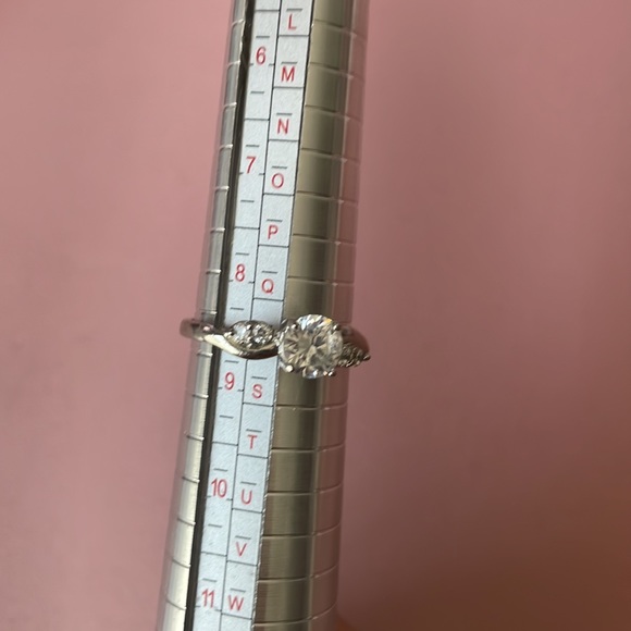 Promise Silver Ring with 4 small white crystal and 1 big crystal sz 8.5 - Picture 5 of 5